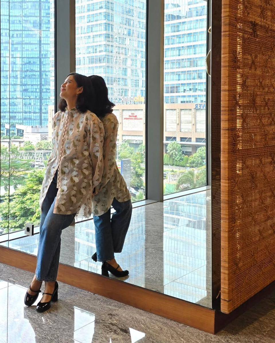 OOTD smart casual untuk kuliah (instagram.com/therealdisastr)